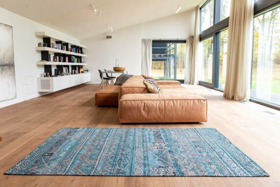 Louis De Poortere tappeto LX 9110 Antiquarian Kilim Zemmuri Blue interior 2