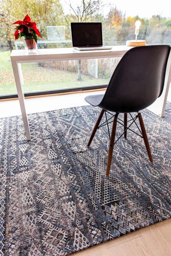 Louis De Poortere tappeto LX 9113 Antiquarian Kilim Black Rabat interior 1